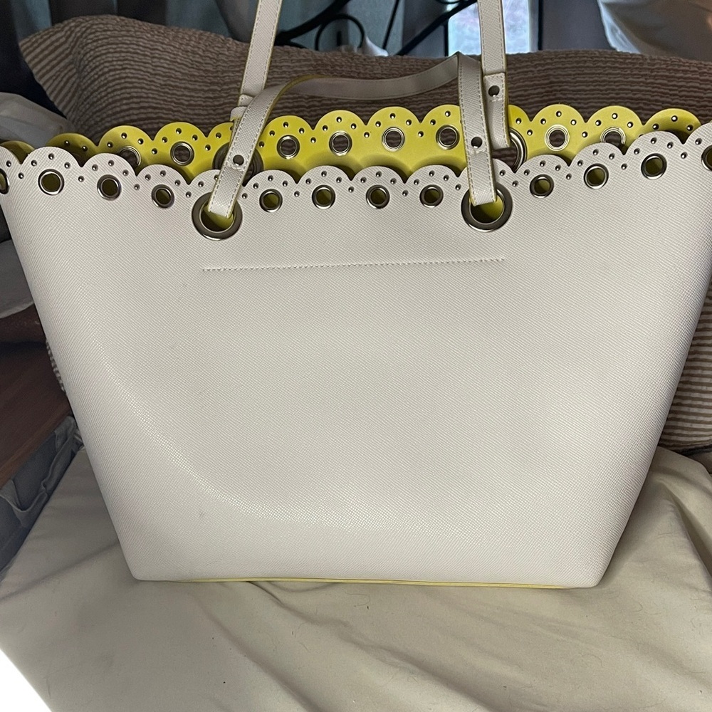 Nine West Stylish White and Yellow Tote Bag with Silver Detailing Quality Detail - Picture 4 of 9